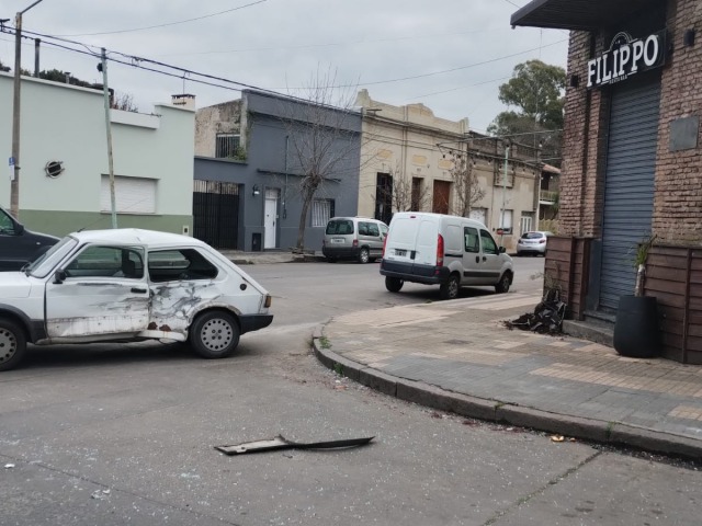 Violento choque en la esquina de Necochea y Lavalle